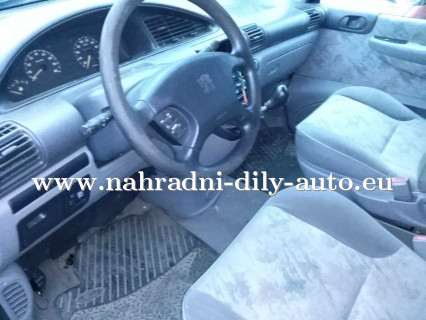 Peugeot 806 modrá na náhradní díly Praha / nahradni-dily-auto.eu