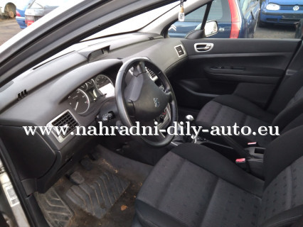 Peugeot 307 combi stříbrná - díly z tohoto vozu / nahradni-dily-auto.eu