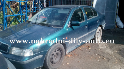 Škoda Octavia zelená - díly z tohoto vozu / nahradni-dily-auto.eu