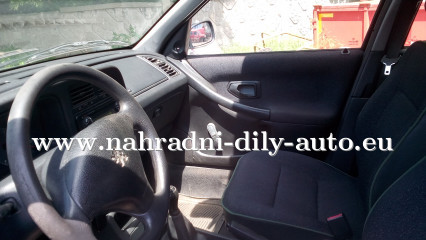 Peugeot 306 zelená - díly z tohoto vozu / nahradni-dily-auto.eu