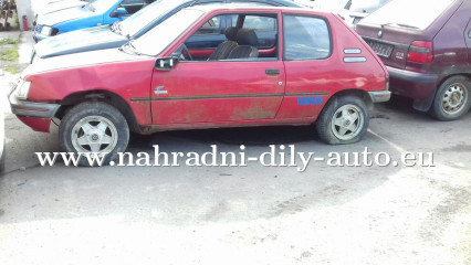 Peugeot 205 červená na náhradní díly Tábor / nahradni-dily-auto.eu